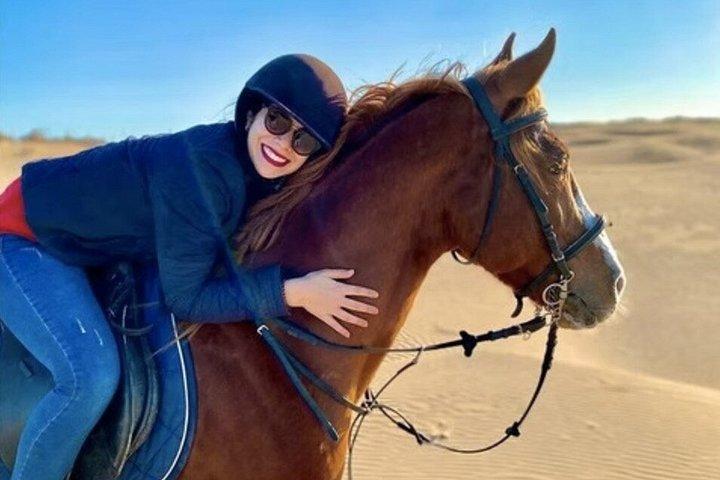 エッサウイラでお土産の写真とビデオで乗馬
