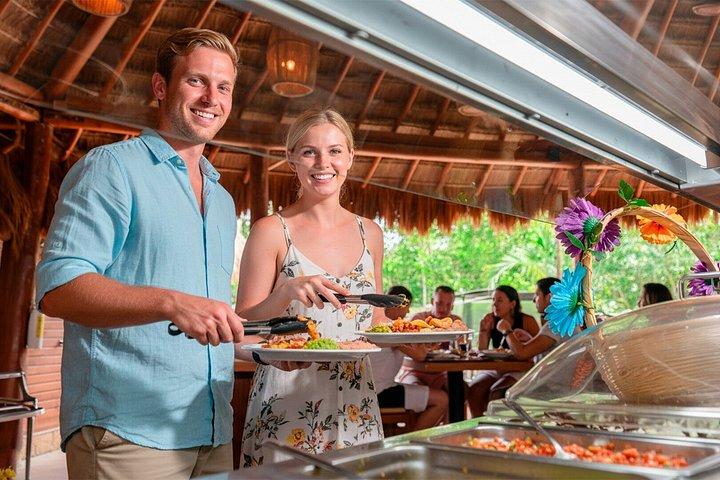 Cozumel : Kuzá Escape プライベートビーチ、ビュッフェ＆オープンバー
