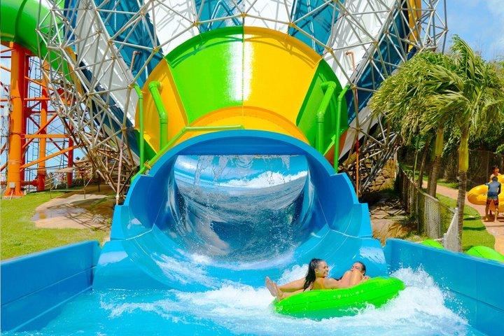 ワイキキ・トランスポーテーションによるウェットンワイルドウォーターパーク入場