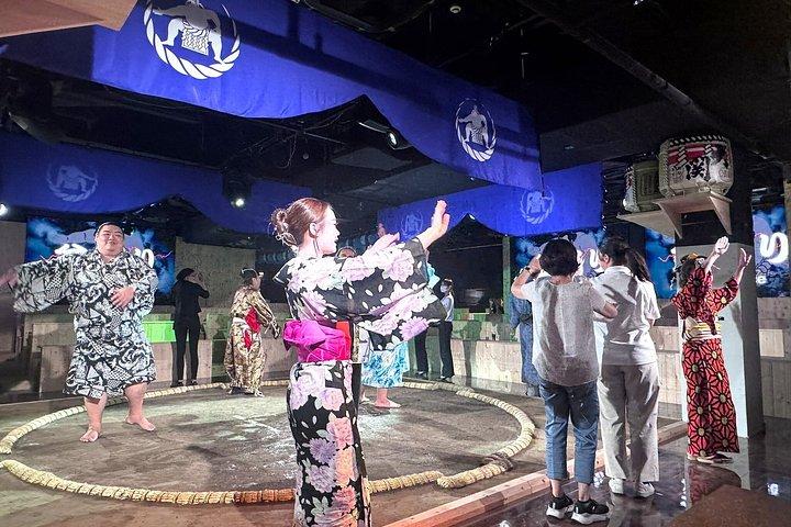 東京タワーでの相撲ショー体験と日本語料理