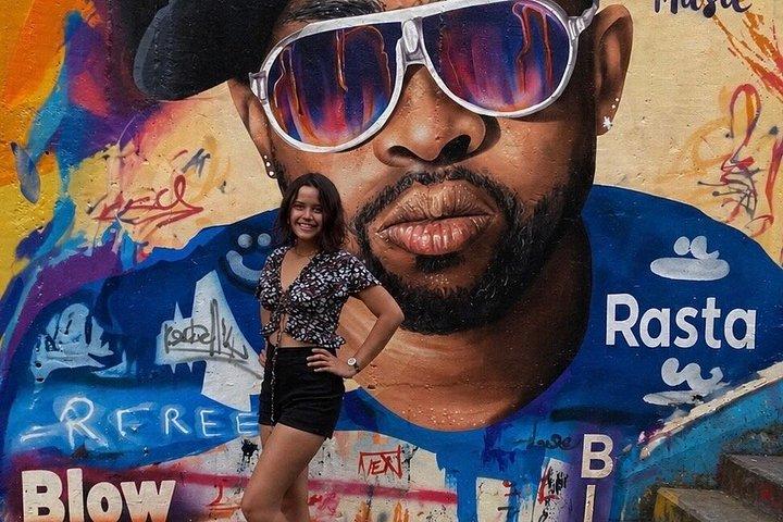Comuna 13: Graffiti & Local Flavors (Snack + Mango Ice Cream)