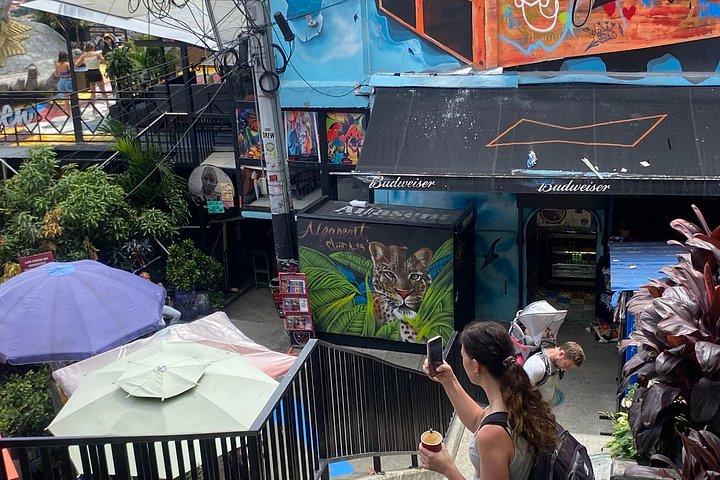 Comuna 13: Graffiti & Local Flavors (Snack + Mango Ice Cream)
