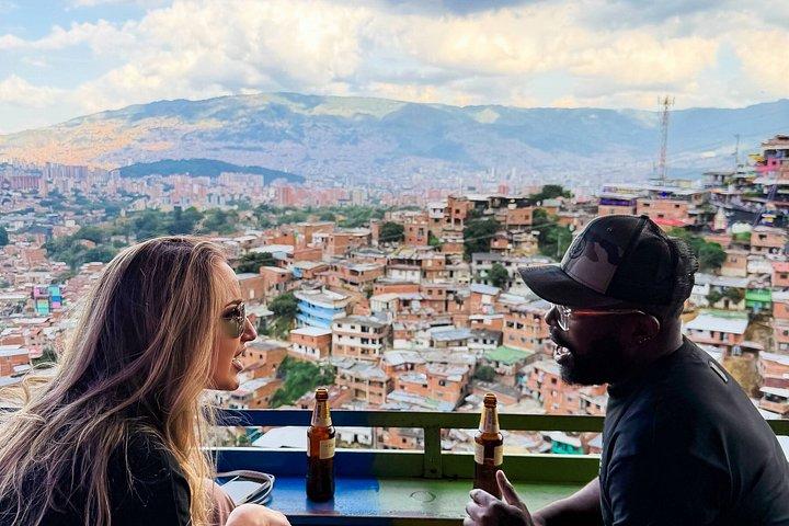 Comuna 13: Graffiti & Local Flavors (Snack + Mango Ice Cream)