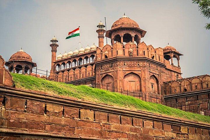 Red Fort Skip The Line Tour with Guide and Hotel orAirport Pickup