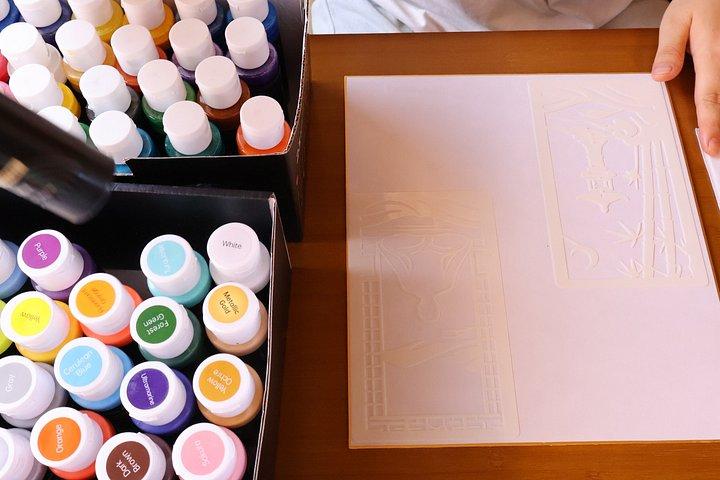 京都友禅にインスパイアされたアートと書道を自分だけのものに