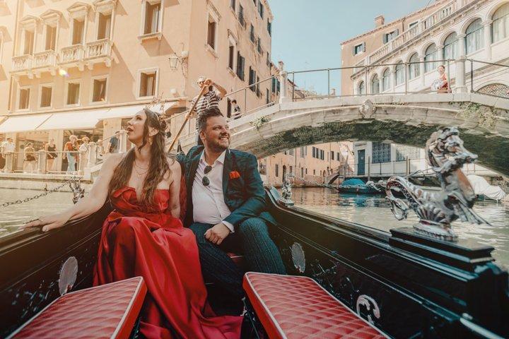 Proposta Venezia e Servizio Matrimoniale Gondola e Consegna Express