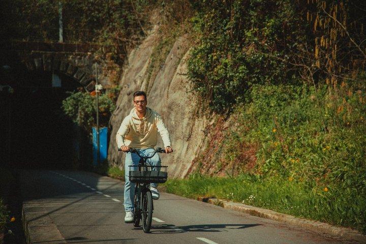 サンセバスチャンの小グループ電動自転車ツアー