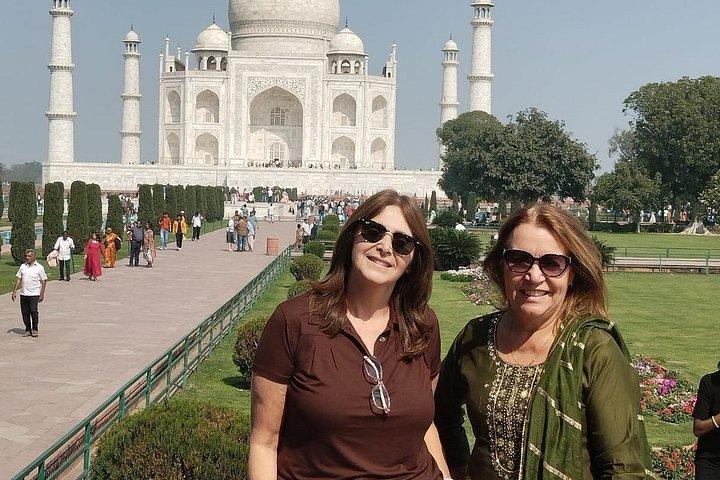 デリー：女性旅行者のためのエリート冬のタージマハル日の出ツアー