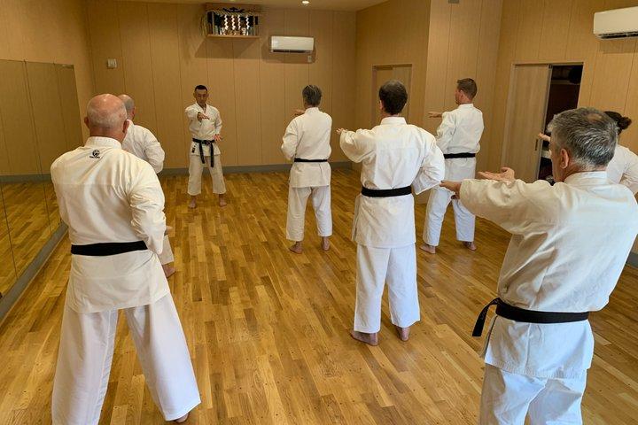 Ein Tokio Karate Dojo Aktivitätserlebnis