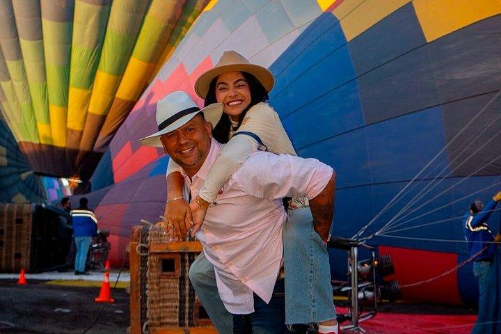 Eternal Experience : Balloon flight + breakfast + tour from CDMX
