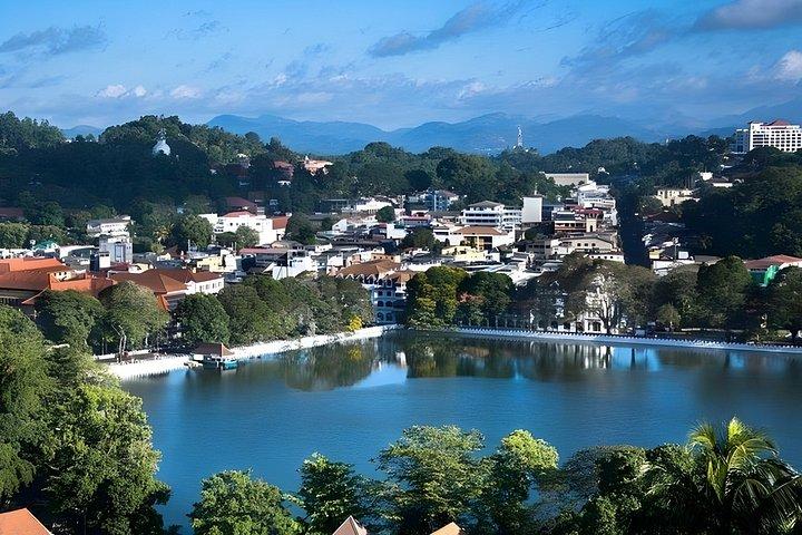 Kandy Iconic Highlights Tuk Tuk Tour