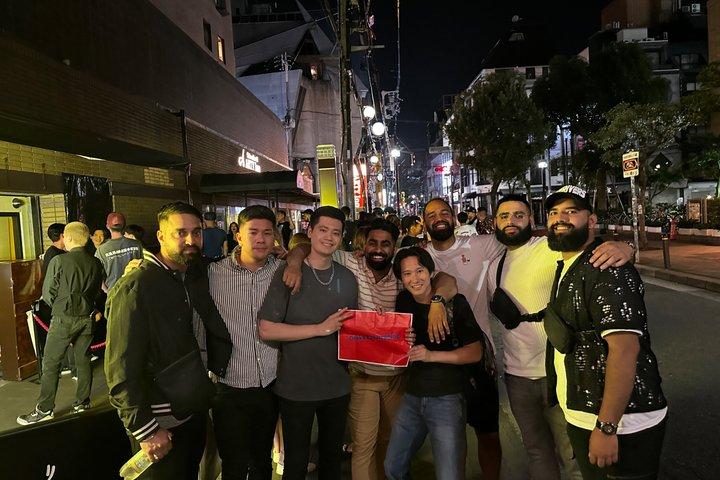 Visite unique du bar caché à Dotonbori par Guide local