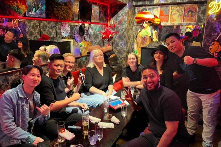Visite unique du bar caché à Dotonbori par Guide local