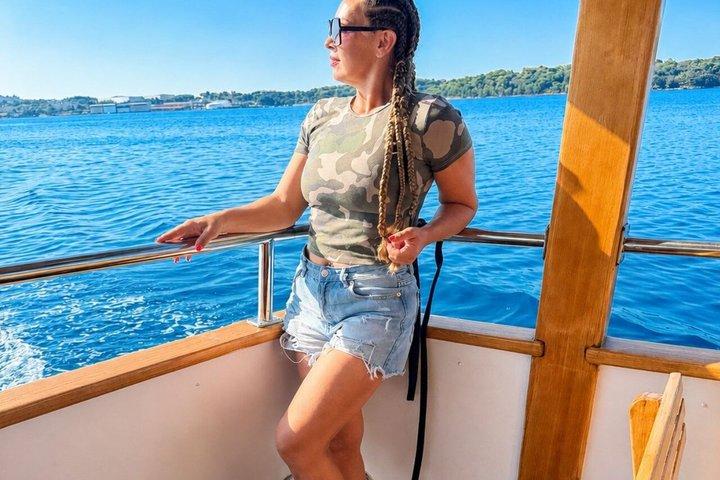 Vanuit Pula : Red Island Swim & Rovinj Cruise met lunch en drankje