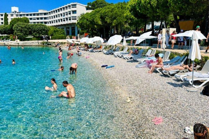 Vanuit Pula : Red Island Swim & Rovinj Cruise met lunch en drankje