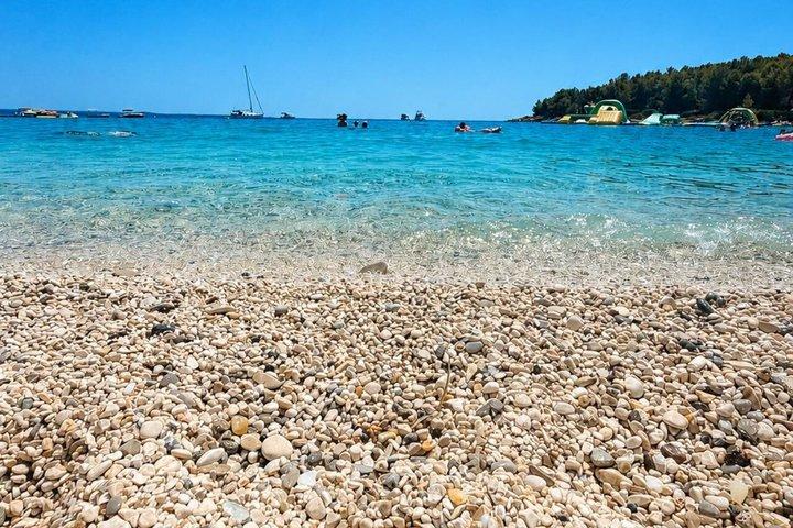 Vanuit Pula : Red Island Swim & Rovinj Cruise met lunch en drankje