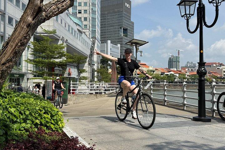 シンガポール川とマリーナベイを巡る2時間のサイクリングアドベンチャー