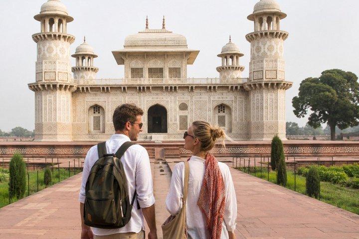 Da Agra: tour guidato di un'intera giornata del Taj Mahal e della città di Agra in auto
