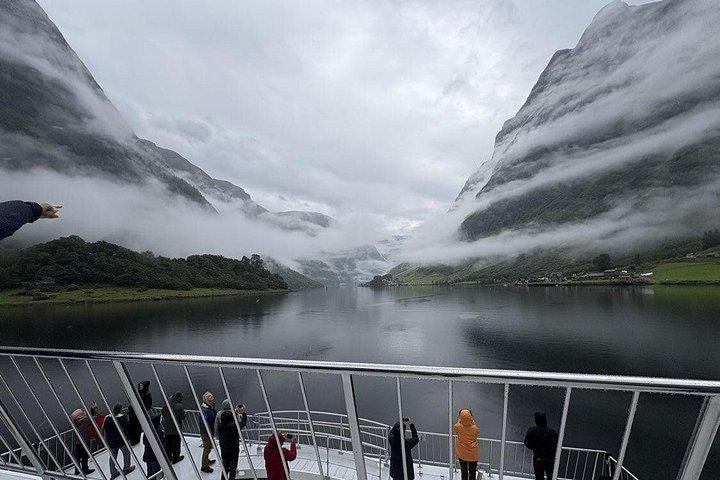 ベルゲンからフローム鉄道とネロイフィヨルドクルーズのエクスプレス日帰り旅行
