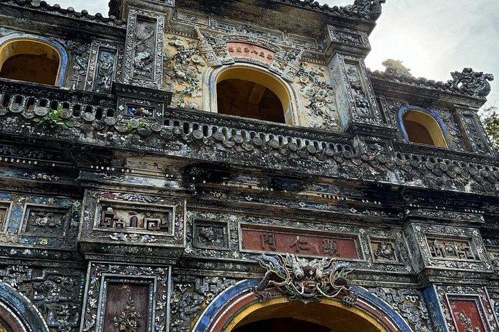 フエ・インペリアルツアーを体験-ハイヴァン峠経由のヘリテージ列車