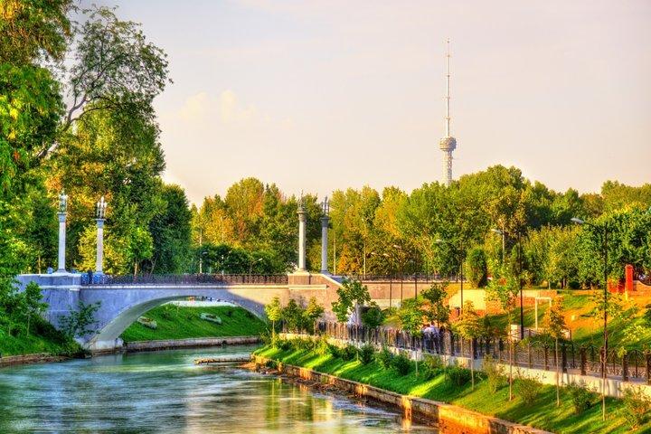 Tashkent Walking Tour Metro, Old City and Chorsu Bazaar