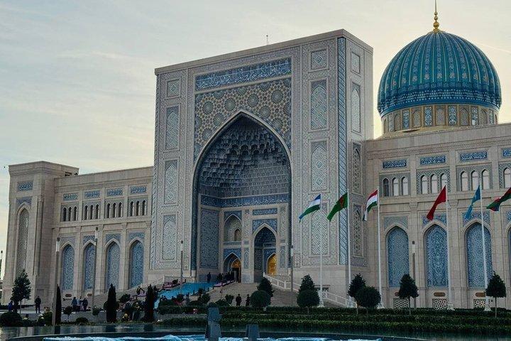 タシュケントウォーキングツアーメトロ、旧市街とチョルスバザール