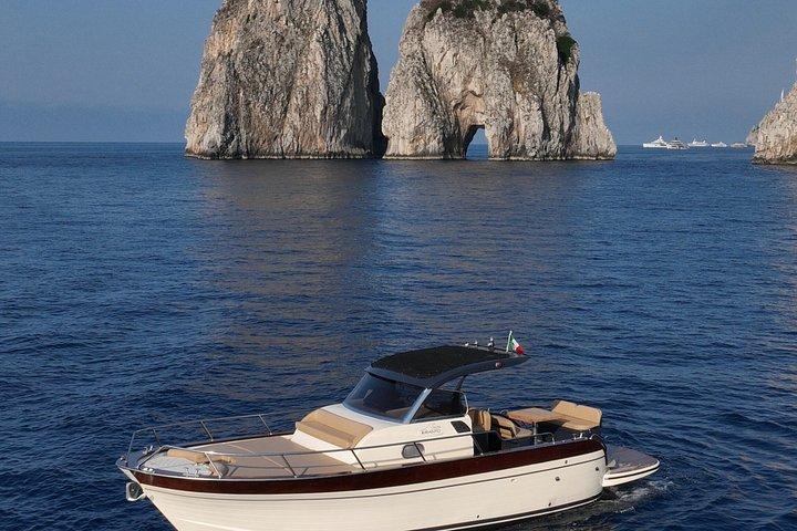 ソレントからカプリ島への豪華プライベートボートツアー