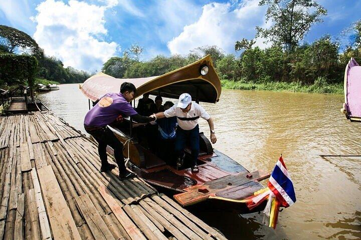タイファーマーズハウスとカオソーイでチェンマイ川クルーズ