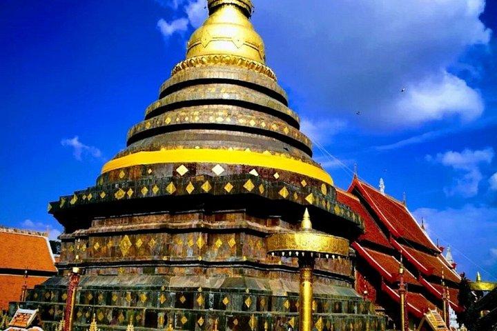 チェンマイ、ランプーン、ランパングの古寺院巡り終日ツアー