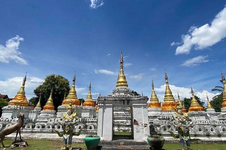 チェンマイ、ランプーン、ランパングの古寺院巡り終日ツアー