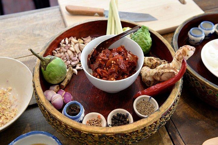 プーケットでタイ料理教室とマーケットツアーを体験