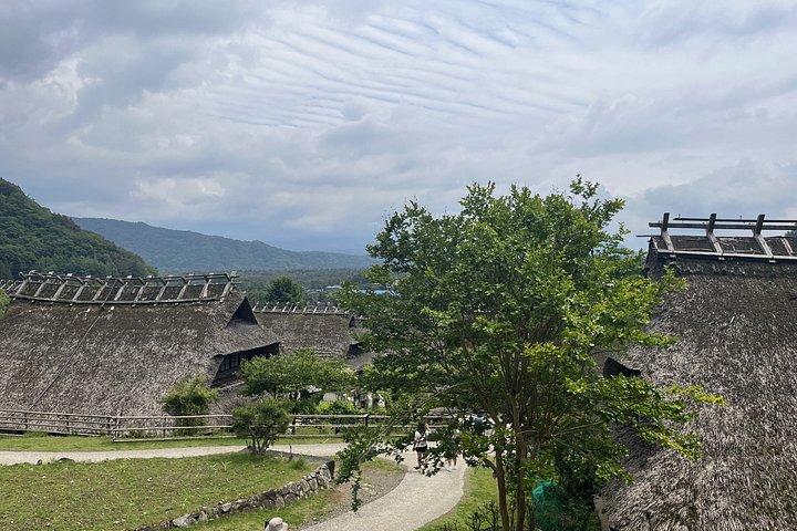 忠霊塔と富士山五湖