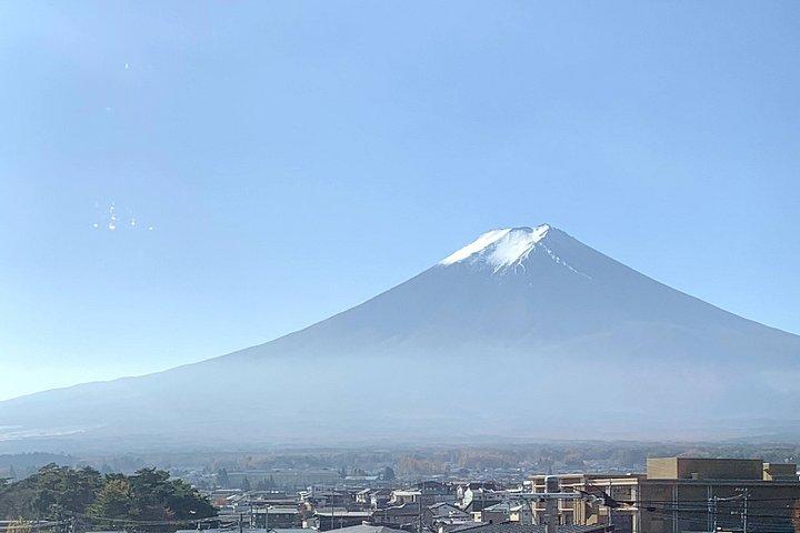 忠霊塔と富士山五湖