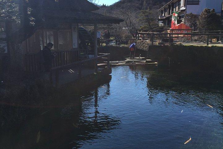 忠霊塔と富士山五湖