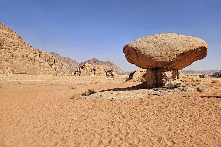 2 Hour Wadi Rum Jeep Tour