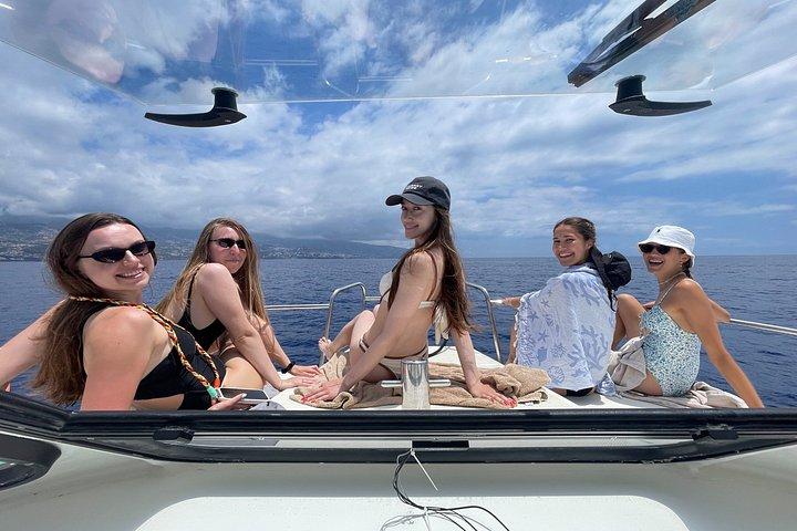 Tour privado en catamarán con barra libre desde Funchal