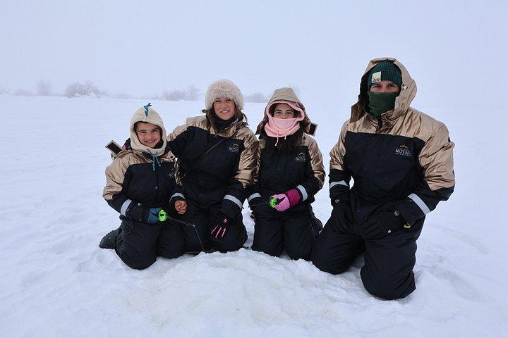 Snowmobile und Eisfischen Erfahrung