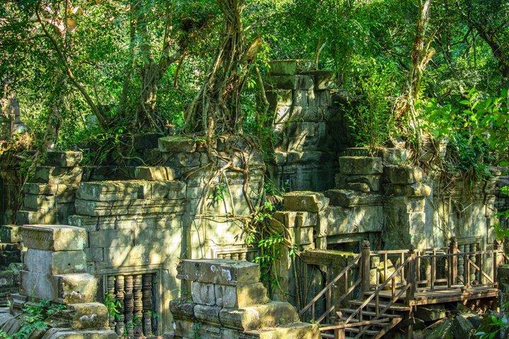 Beng Mealea & Kampong Khleang Floating Village at Tonle Sap Tour