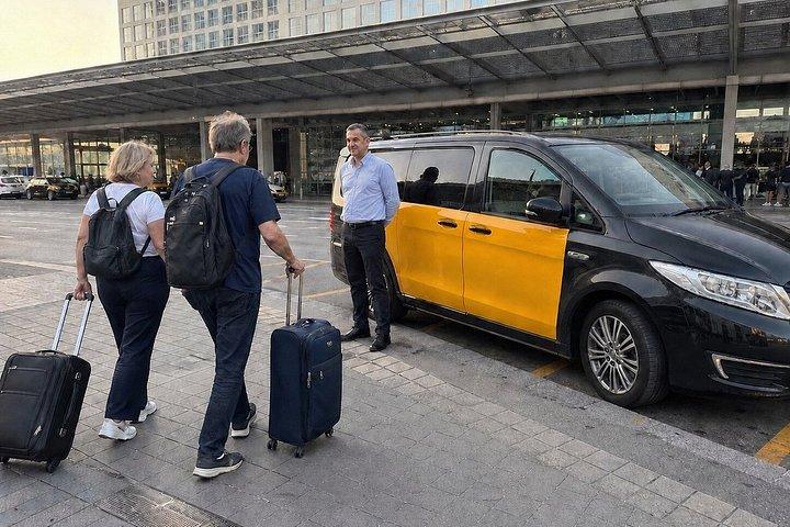 バルセロナサンツ駅からクルーズポートプライベートタクシー送迎