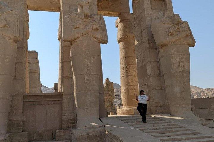 ハブ寺院、貴族の谷、ディア・エル＝マディーナへのプライベート日帰りツアー