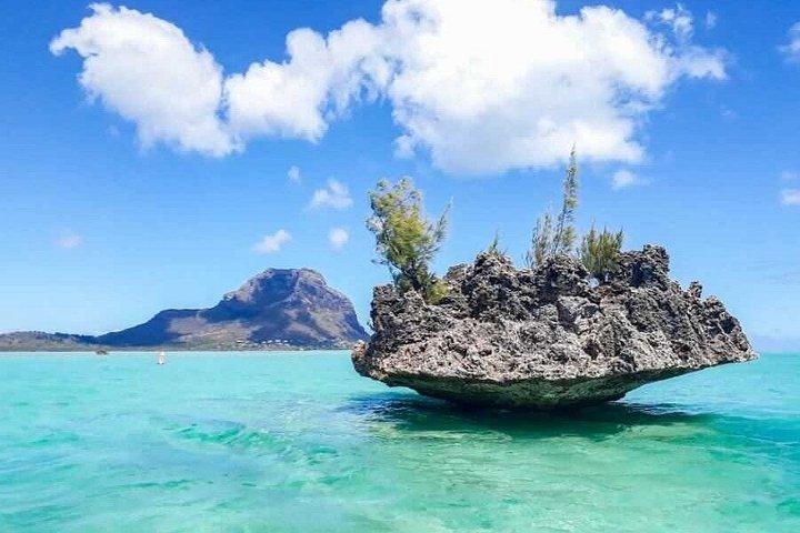 The Complete Mauritius Island E-Guide 5 Regions and 25 Journeys