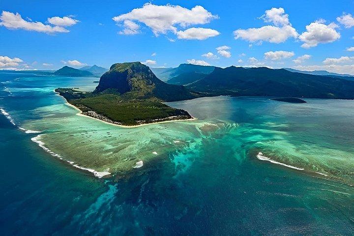 The Complete Mauritius Island E-Guide 5 Regions and 25 Journeys