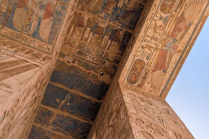 ルクソール発エスナ寺院（クヌム寺院）半日プライベートツアー。