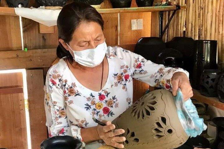 モンテ・アルバンへの半日旅行、先祖伝来のメスカルと黒粘土