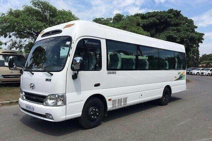 プライベート到着ピックアップタンソンニャット空港SGNからHCMシティホテルへ