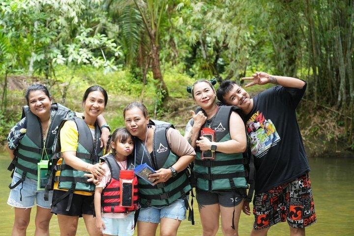 Khao Lak Bamboo Rafting Jungle River e Khantoke Experiência