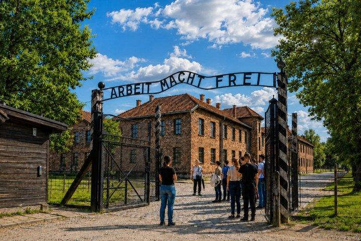 Krakau nach Auschwitz-Birkenau Live Führung & Hotelabholung