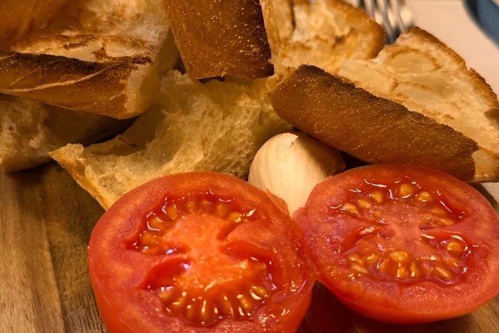 ジローナの夜のグルメツアーとタパスバー体験