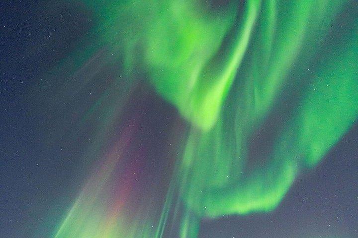 少人数グループでのオーロラ追跡とキャンプファイヤーディナー、写真撮影