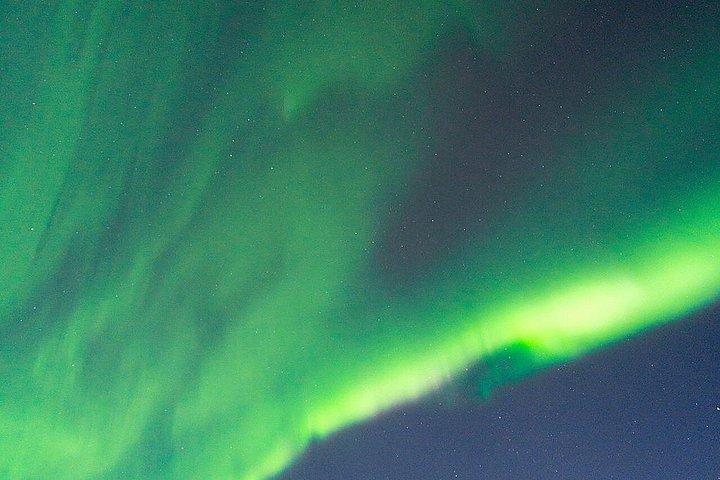 少人数グループでのオーロラ追跡とキャンプファイヤーディナー、写真撮影